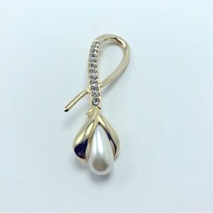 Vintage Teardrop Pearl Calla Lily French Baroque Brooch Gold & Rhinestones